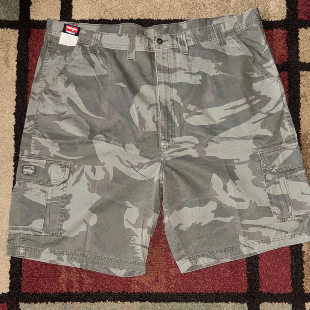NWT Men’s Wrangler Camo‎ Cargo Shorts